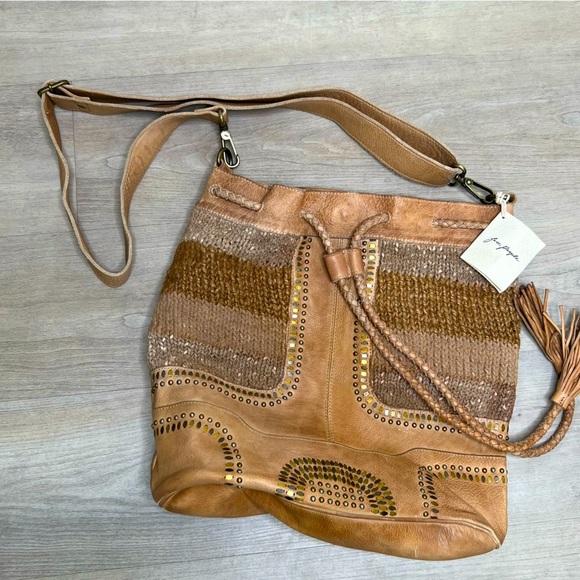 Free People Balera Del Mar Bucket Bag in Caramel NWT - Picture 6 of 10